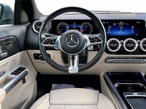 Certified 2025 Mercedes-Benz GLA 250 4MATIC image 11