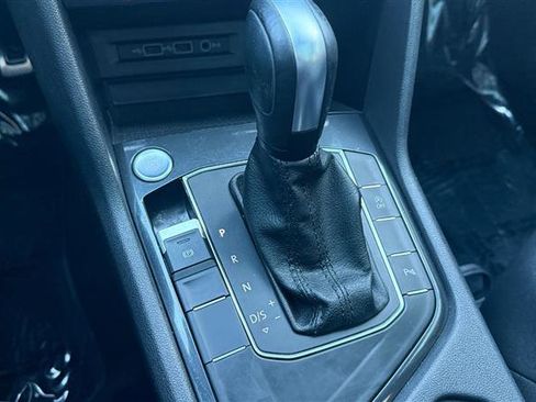 Used 2020 Volkswagen Tiguan SE R-Line image 39