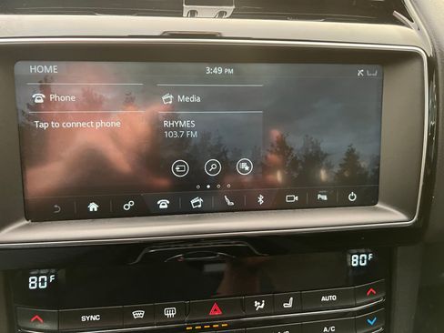 Used 2020 Jaguar F-PACE Premium image 35