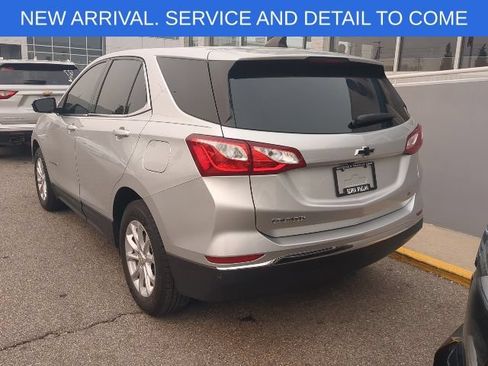 Used 2020 Chevrolet Equinox LT w/ Driver Convenience Package FWD image 4
