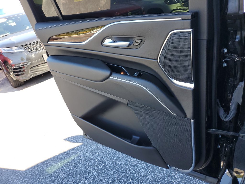 Used 2023 Cadillac Escalade ESV Premium Luxury AWD/4WD image 15