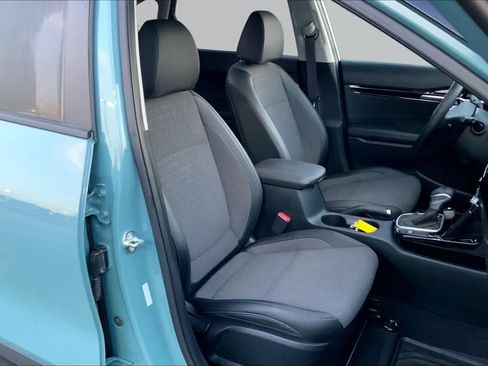 Used 2025 Kia Seltos S FWD image 9