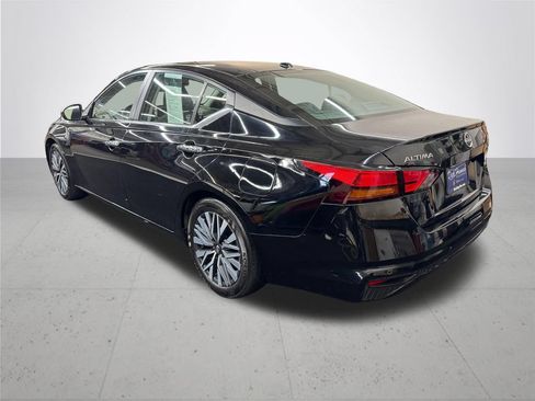 Used 2024 Nissan Altima 2.5 SV FWD image 4