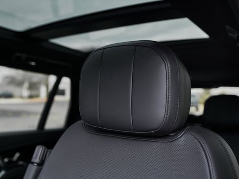 Used 2023 Land Rover Range Rover Long Wheelbase SE image 47