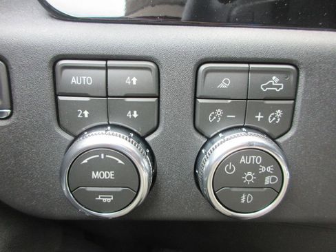 New 2026 GMC Sierra 1500 SLT w/ SLT Premium Package AWD/4WD image 16