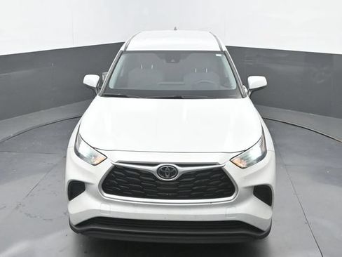 Used 2022 Toyota Highlander L FWD image 14