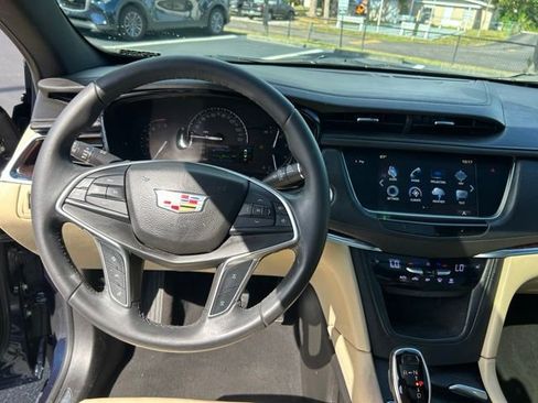 Used 2017 Cadillac XT5 Luxury w/ Driver Awareness Package FWD image 18