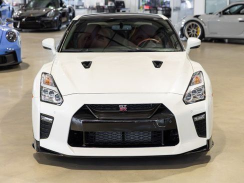 Used 2021 Nissan GT-R Premium image 9