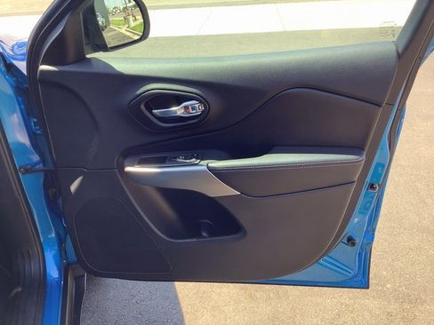 Used 2021 Jeep Cherokee Latitude Lux 80th Anniv w/ Quick Order Package 26U 80TH image 39