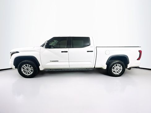Used 2022 Toyota Tundra SR5 w/ SR5 Convenience Package AWD/4WD image 4