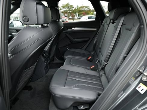 Used 2025 Audi Q5 Premium Plus w/ Premium Plus AWD/4WD image 27