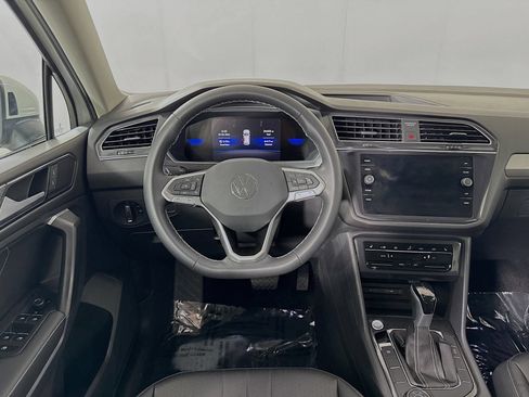 Used 2023 Volkswagen Tiguan SE w/ Panoramic Sunroof Package AWD/4WD image 21