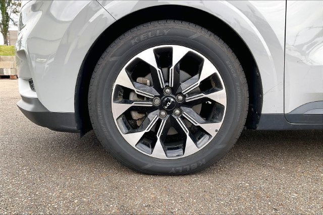 Used 2024 Kia Carnival EX FWD image 5
