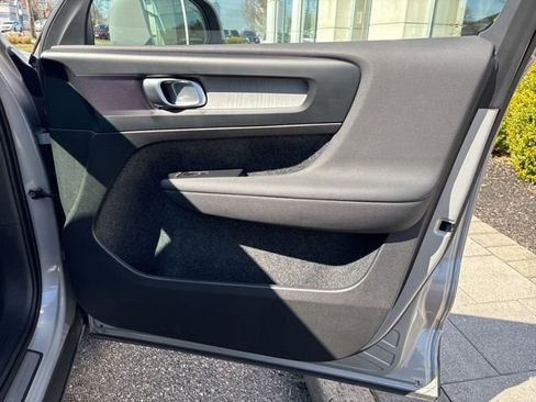 Used 2025 Volvo XC40 B5 Plus image 14