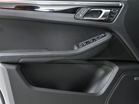 New 2026 Porsche Macan image 6