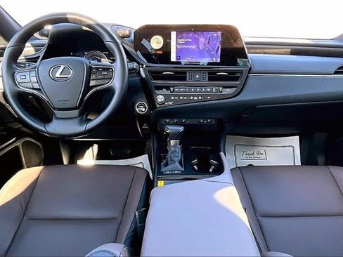 Used 2024 Lexus ES 300h w/ Premium Package image 10