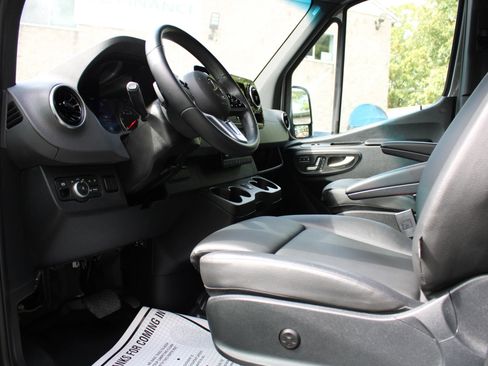 Used 2024 Mercedes-Benz Sprinter 2500 image 25
