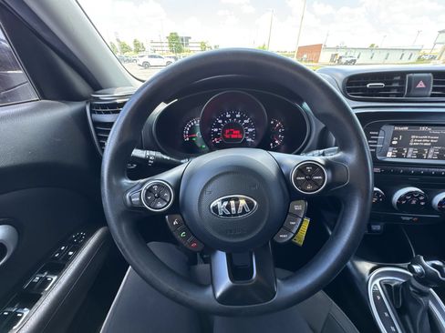 Used 2018 Kia Soul FWD image 14
