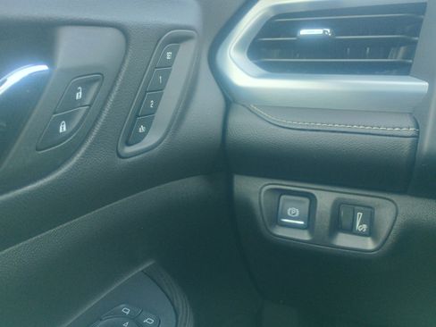 Used 2023 GMC Acadia SLT w/ Elevation Edition image 26