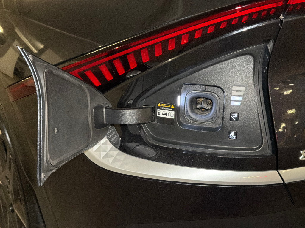 Certified 2025 Kia EV6 Light AWD/4WD image 5