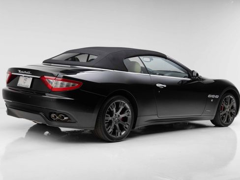 Used 2015 Maserati GranTurismo Convertible RWD image 29