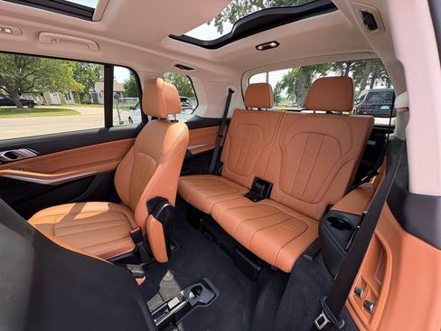 Used 2022 BMW X7 xDrive40i w/ Premium Package AWD/4WD image 31