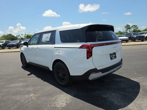 New 2027 Kia Carnival FWD image 6