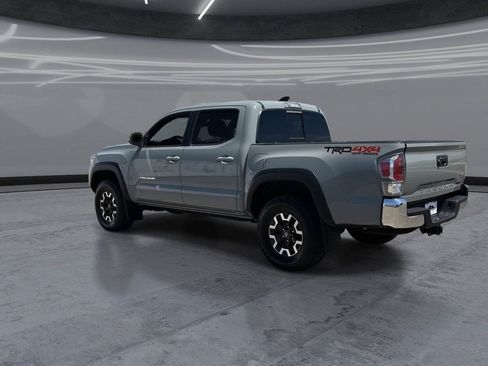 Used 2022 Toyota Tacoma TRD Off-Road AWD/4WD image 4
