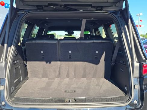Used 2024 Jeep Wagoneer Series III AWD/4WD image 12