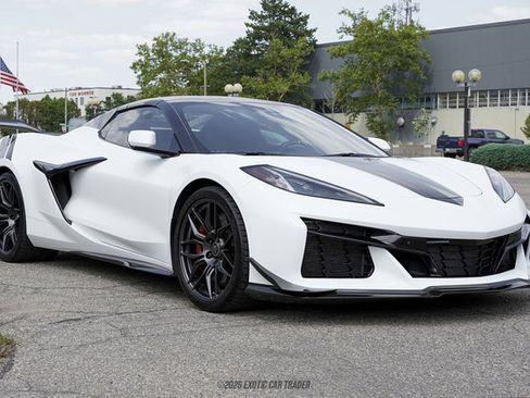 Used 2024 Chevrolet Corvette Z06 w/ Z07 Performance Package RWD image 16