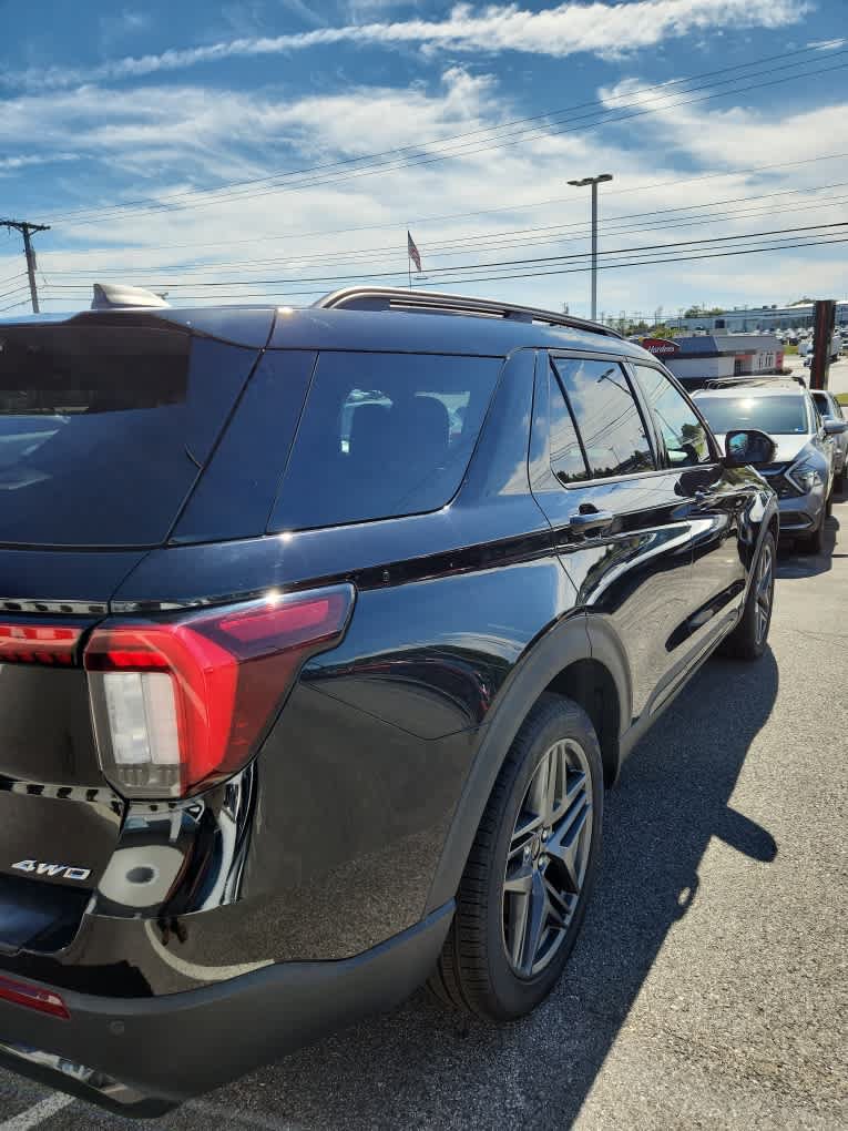 Used 2025 Ford Explorer ST-Line w/ ST-Line Street Pack AWD/4WD image 16