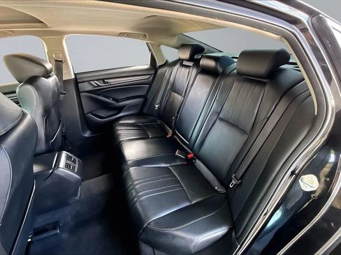 Used 2018 Honda Accord Touring image 19