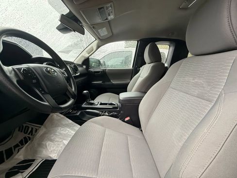 Used 2018 Toyota Tacoma SR image 13