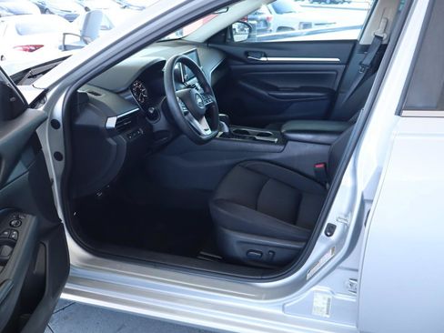 Used 2022 Nissan Altima 2.5 SV FWD image 14