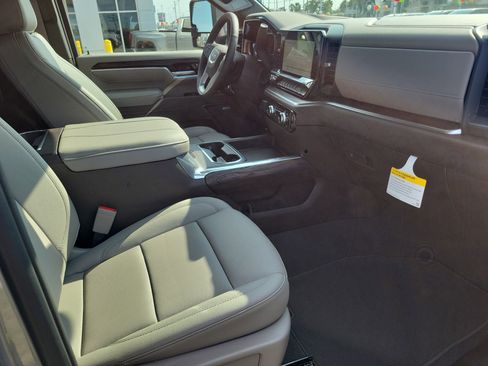 New 2026 GMC Sierra 3500 SLT w/ SLT Premium Package image 9