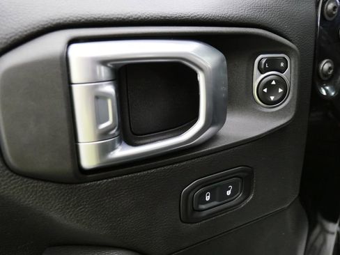 Used 2023 Jeep Gladiator Overland AWD/4WD image 13