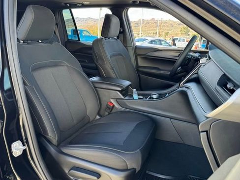 Used 2025 Jeep Grand Cherokee Laredo X w/ Trailer Tow Package image 30