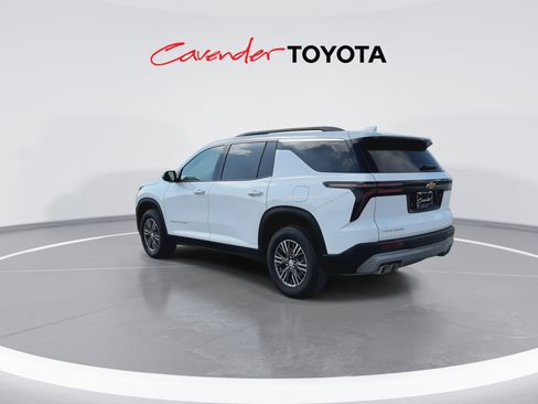 Used 2026 Chevrolet Traverse LT FWD image 6