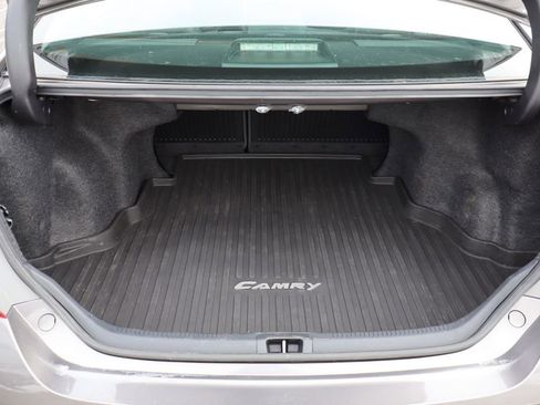 Used 2017 Toyota Camry SE image 29