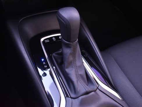 Used 2025 Toyota Corolla LE image 21