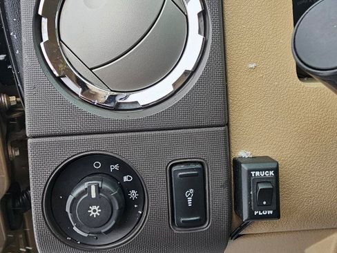 Used 2011 Ford F250 XLT w/ XLT Premium Pkg image 21