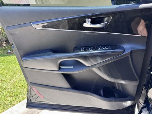 Used 2016 Kia Sorento AWD image 13