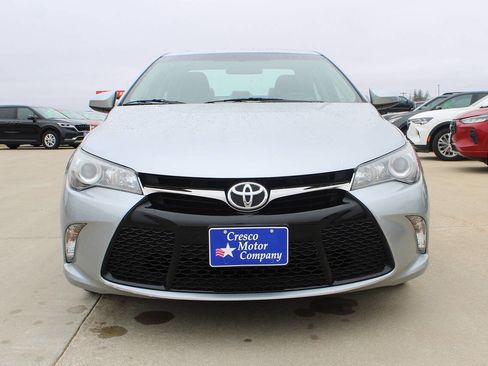 Used 2017 Toyota Camry SE w/ Moonroof Package image 2