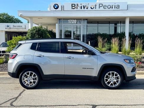 Used 2022 Jeep Compass Latitude AWD/4WD image 11