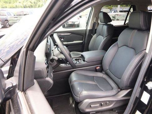 Used 2025 Honda Pilot EX-L image 9