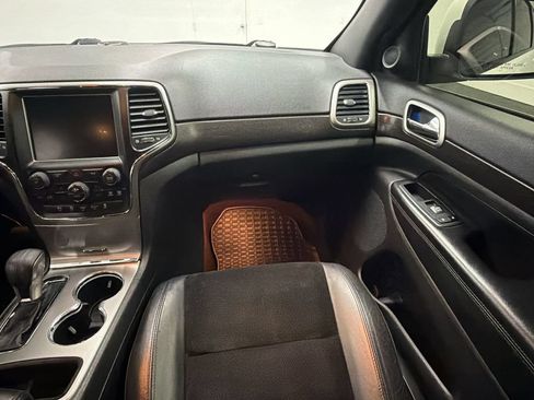 Used 2017 Jeep Grand Cherokee Altitude RWD image 29