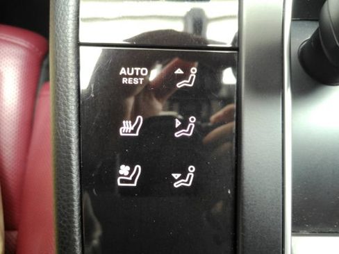 Used 2023 Porsche Macan Turbo AWD/4WD image 44