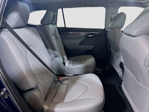 New 2026 Toyota Highlander Platinum image 27