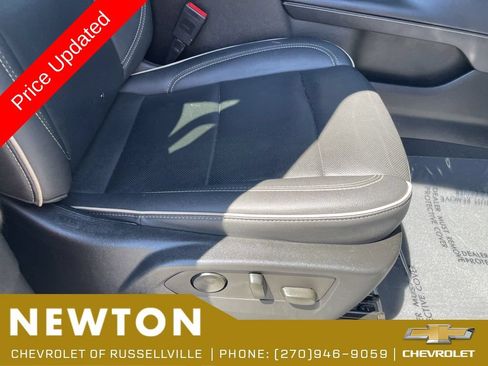 Used 2023 GMC Yukon XL SLT AWD/4WD image 24