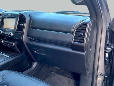 Used 2019 Ford Expedition Limited RWD image 18